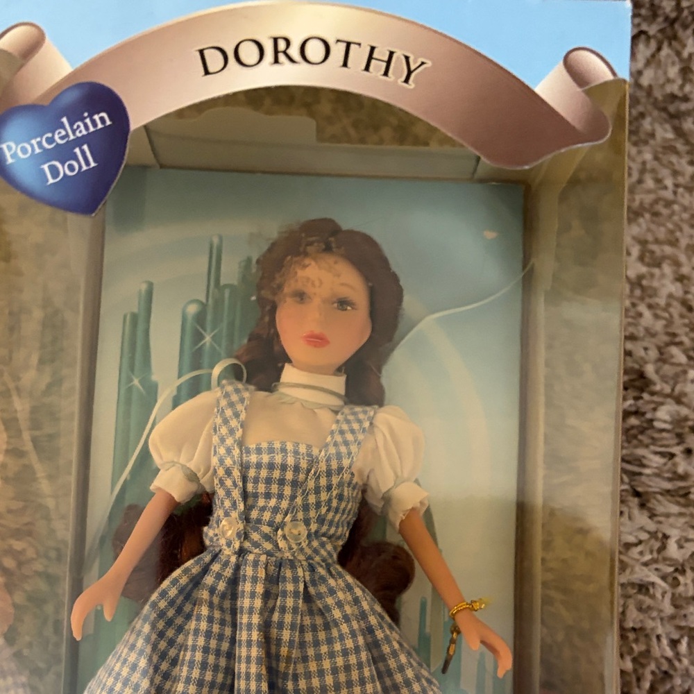 The Brass Key Keepsake Dorothy from Wizard of Oz. - Picture 5 of 5